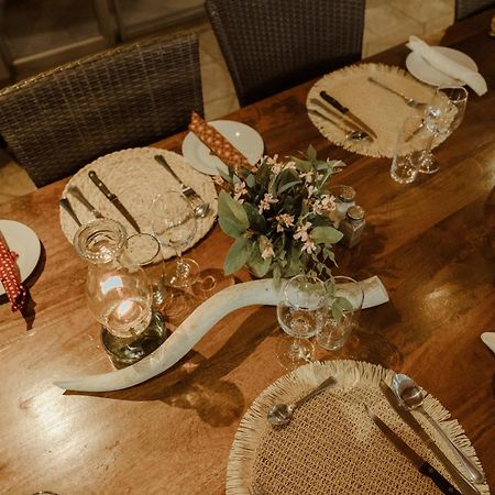 Out Of Africa Town Lodge โอชิวารองโก ภายนอก รูปภาพ