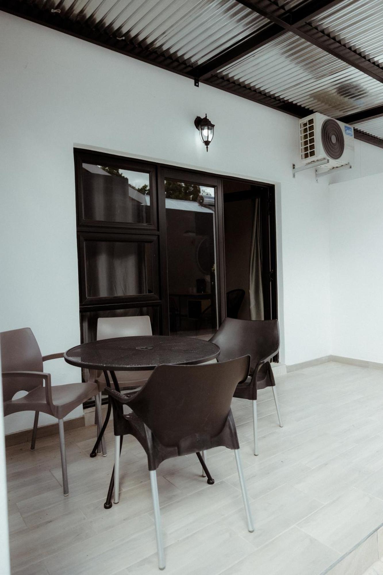 Out Of Africa Town Lodge โอชิวารองโก ภายนอก รูปภาพ