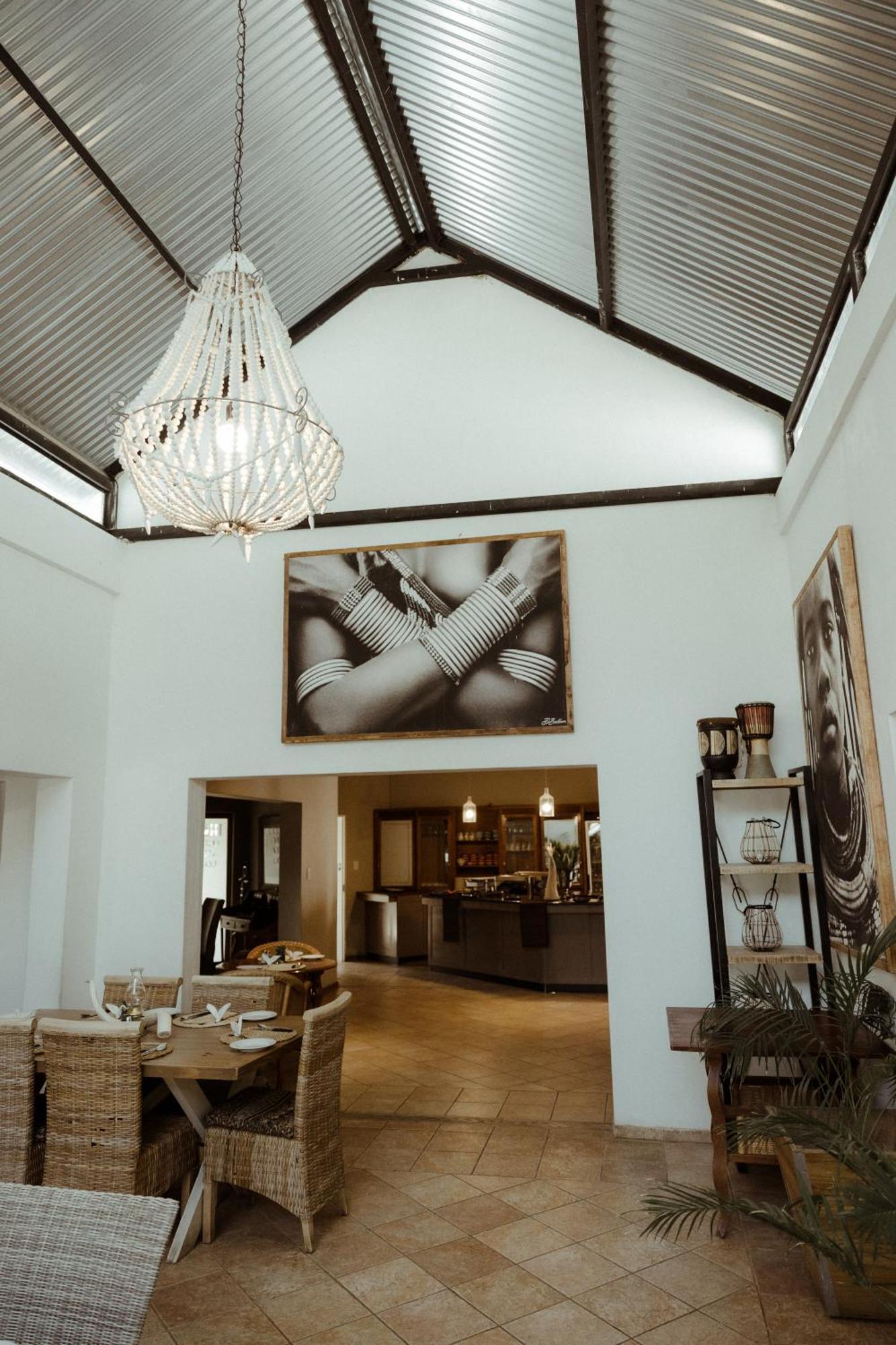 Out Of Africa Town Lodge โอชิวารองโก ภายนอก รูปภาพ