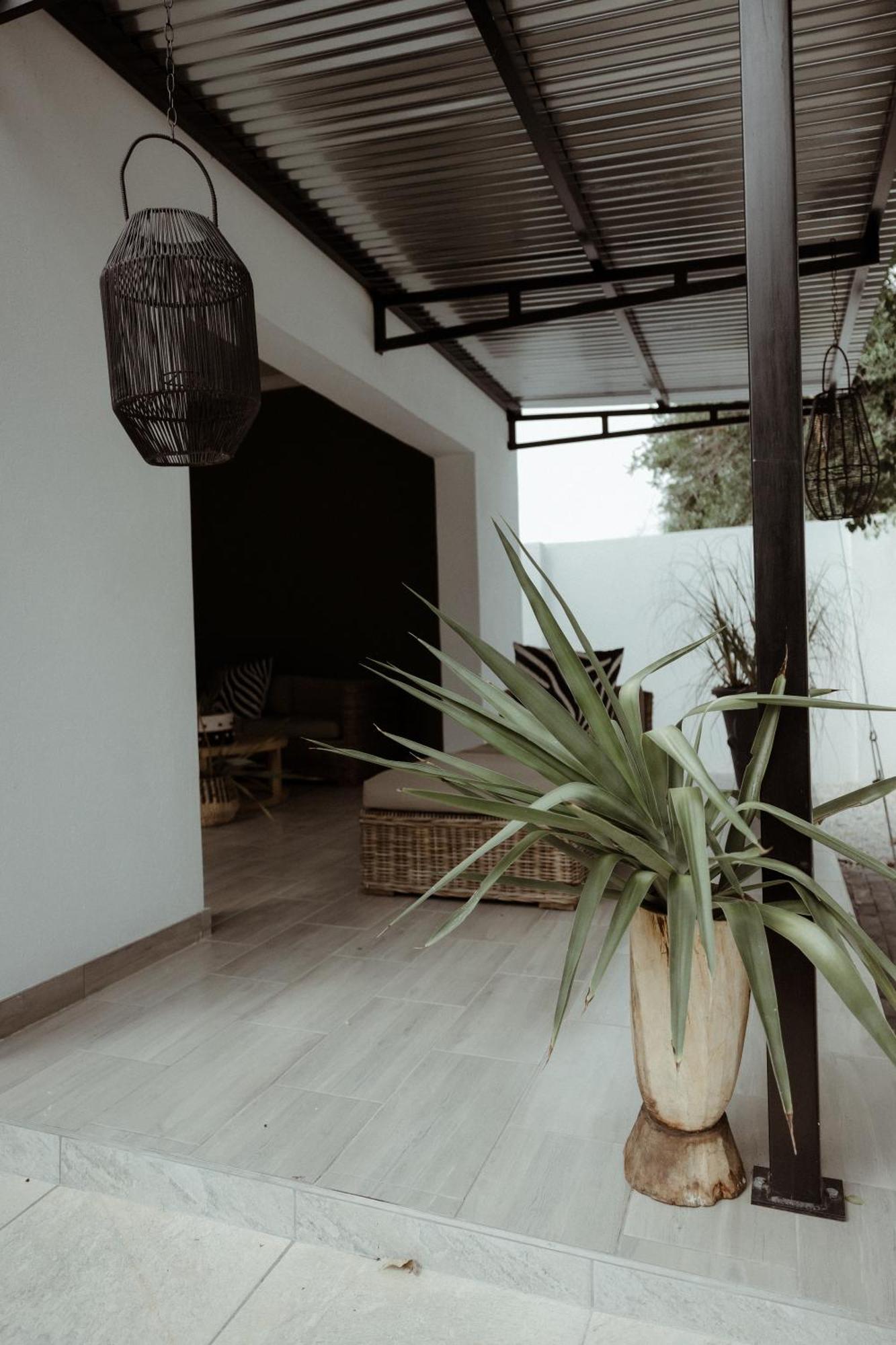 Out Of Africa Town Lodge โอชิวารองโก ภายนอก รูปภาพ