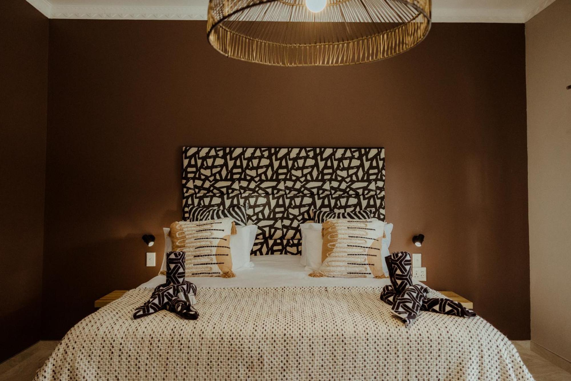 Out Of Africa Town Lodge โอชิวารองโก ภายนอก รูปภาพ