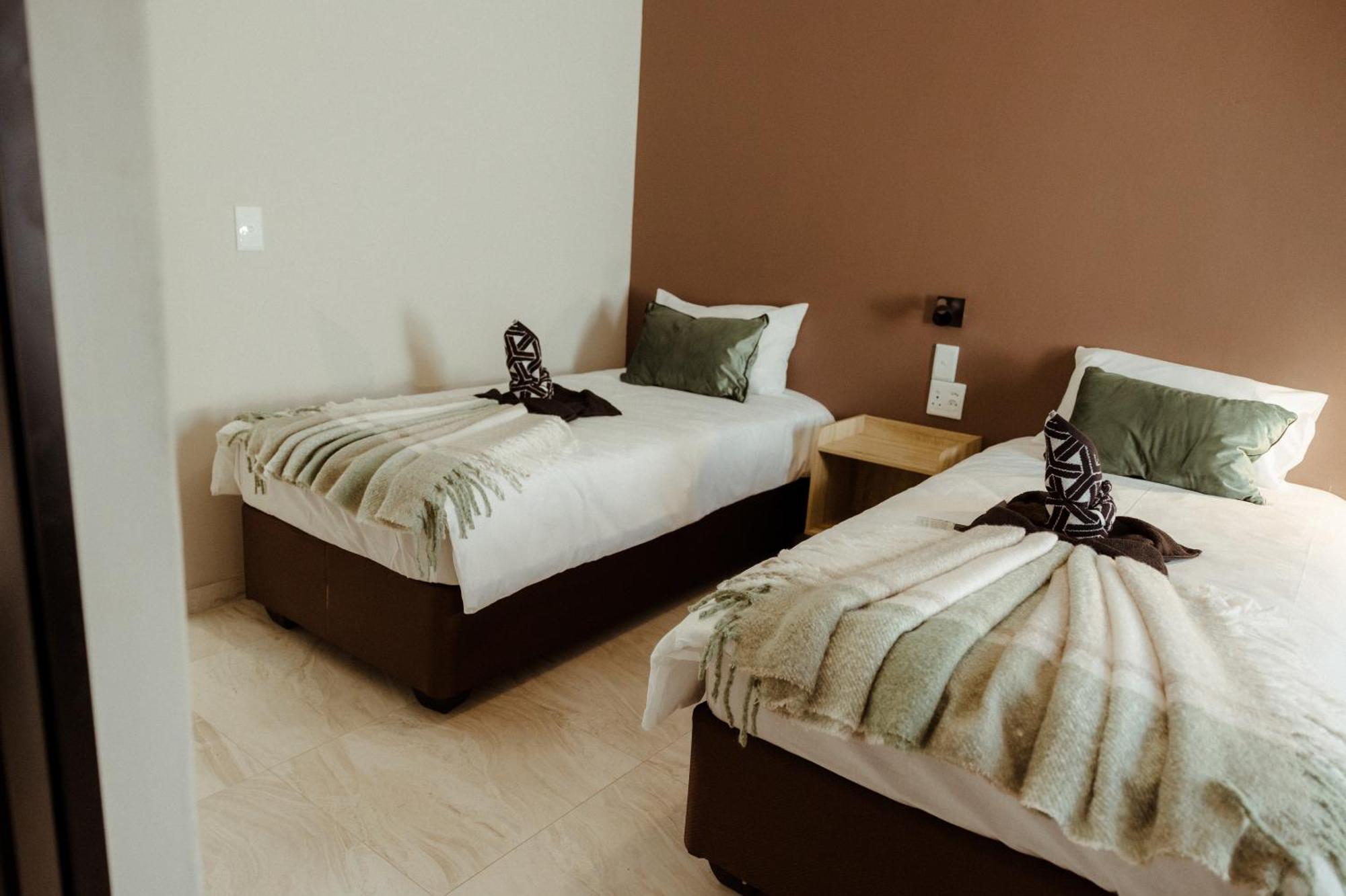 Out Of Africa Town Lodge โอชิวารองโก ภายนอก รูปภาพ