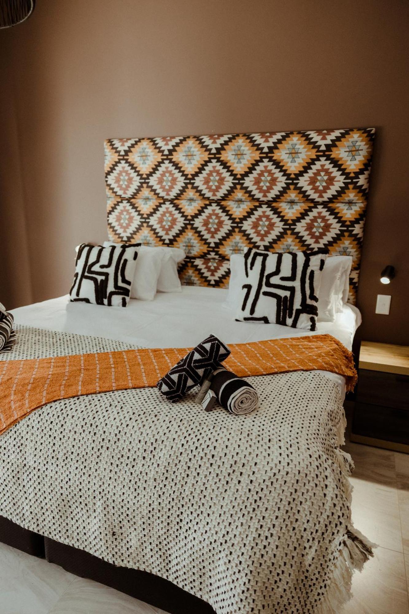 Out Of Africa Town Lodge โอชิวารองโก ภายนอก รูปภาพ