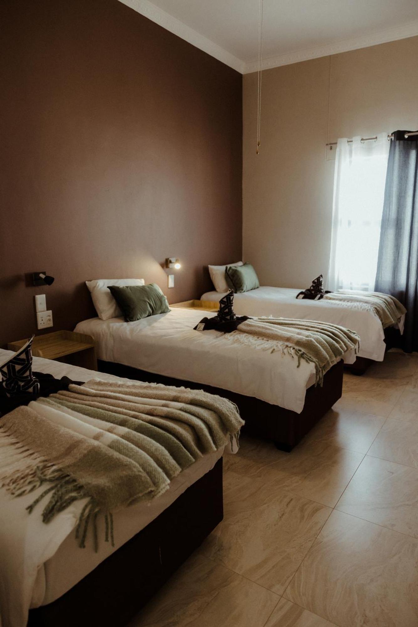 Out Of Africa Town Lodge โอชิวารองโก ภายนอก รูปภาพ