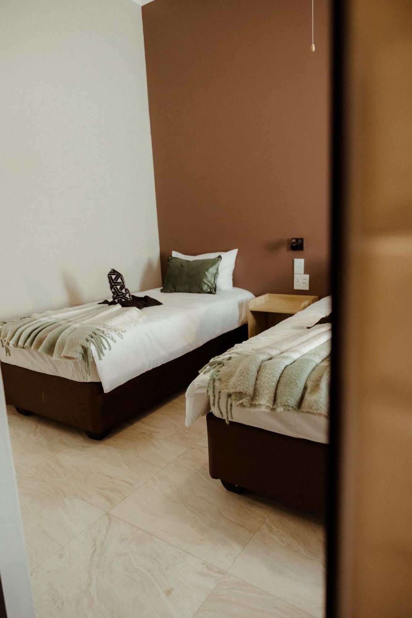 Out Of Africa Town Lodge โอชิวารองโก ภายนอก รูปภาพ