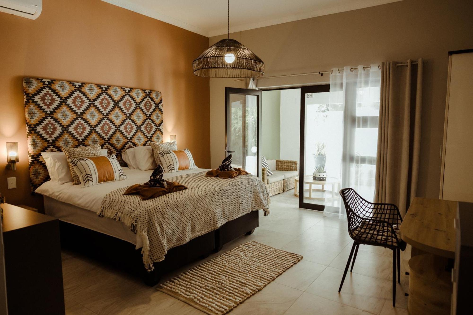 Out Of Africa Town Lodge โอชิวารองโก ภายนอก รูปภาพ