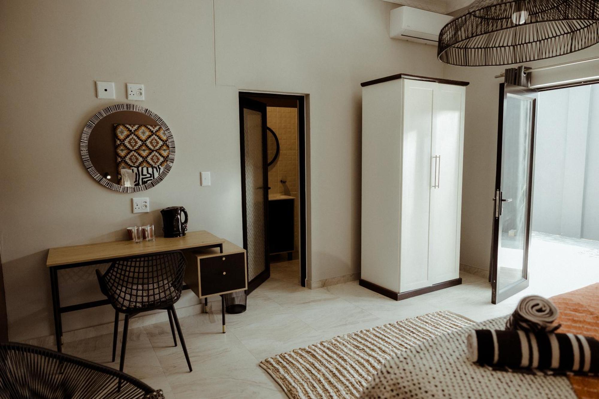 Out Of Africa Town Lodge โอชิวารองโก ภายนอก รูปภาพ