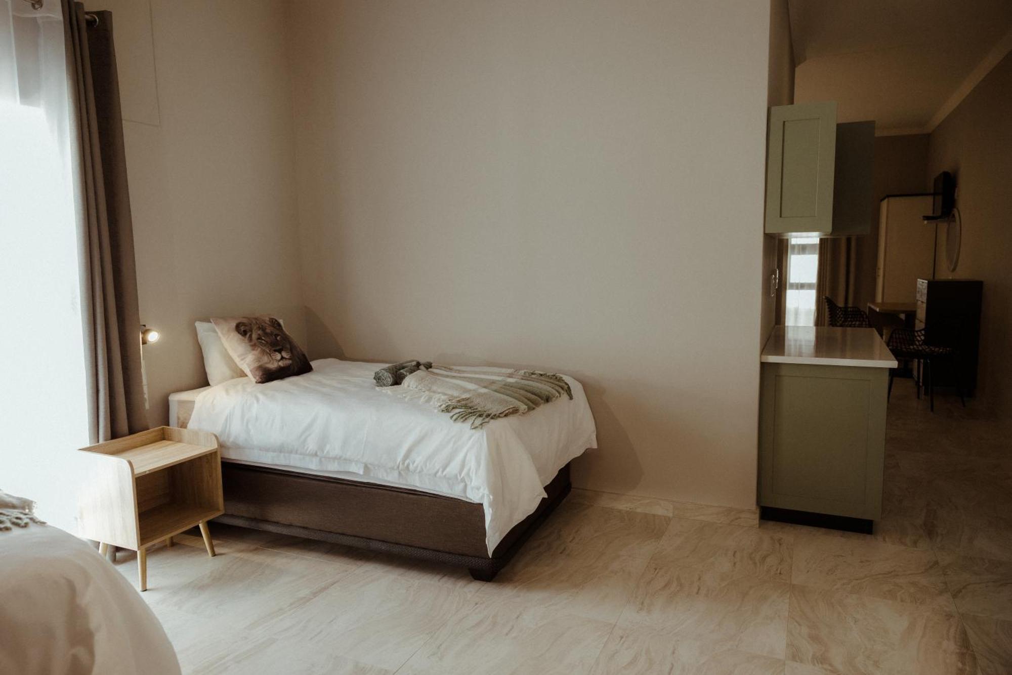Out Of Africa Town Lodge โอชิวารองโก ภายนอก รูปภาพ